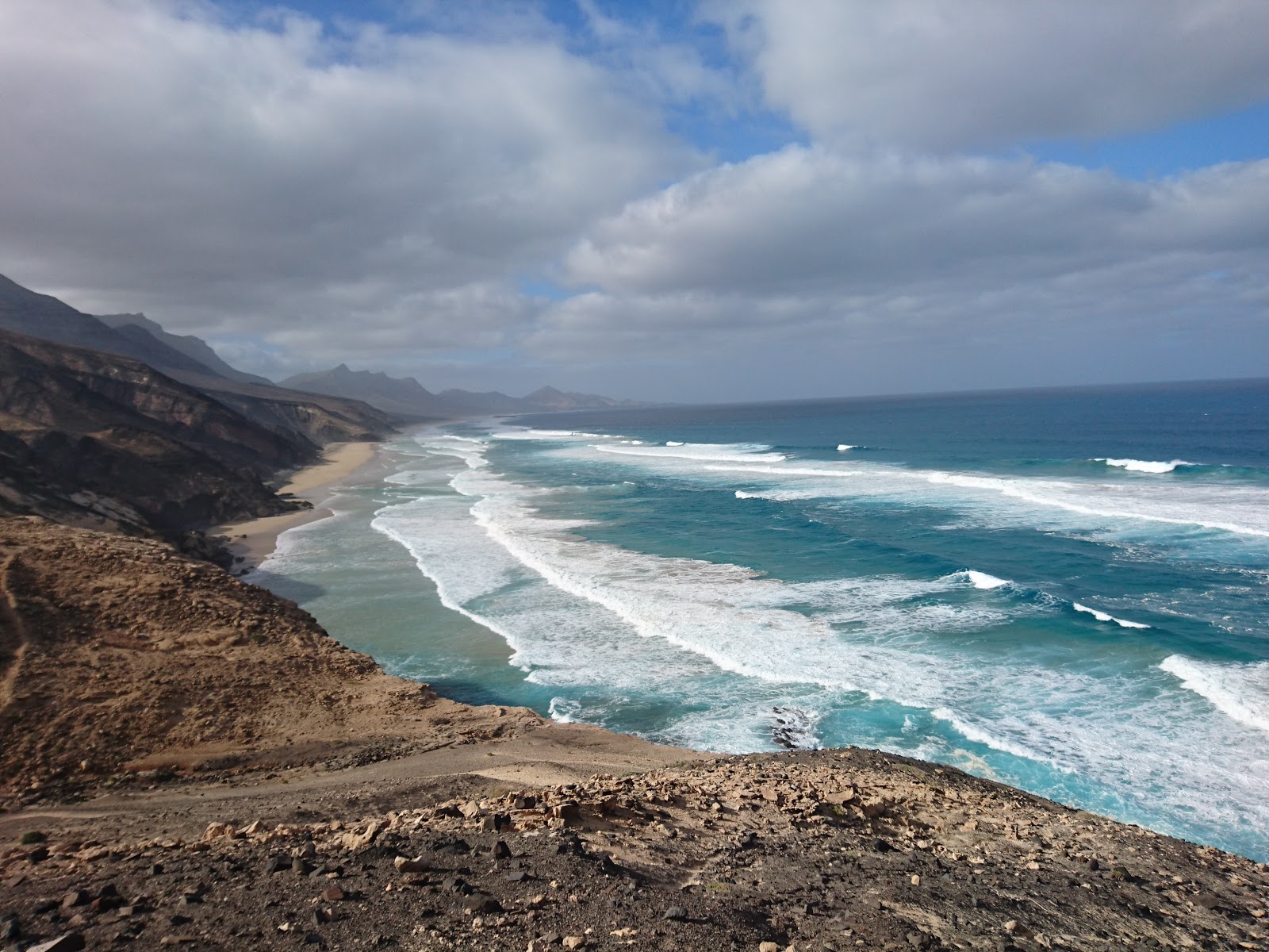 Playa Larga'in fotoğrafı uçurumlarla desteklenmiş