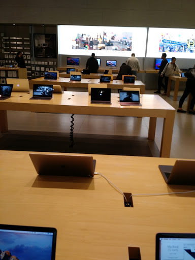 Apple Third Street Promenade image