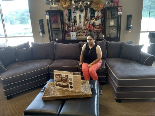 Furniture Store «Raymour & Flanigan Furniture and Mattress Store», reviews and photos, 1345 US-1, North Brunswick Township, NJ 08902, USA