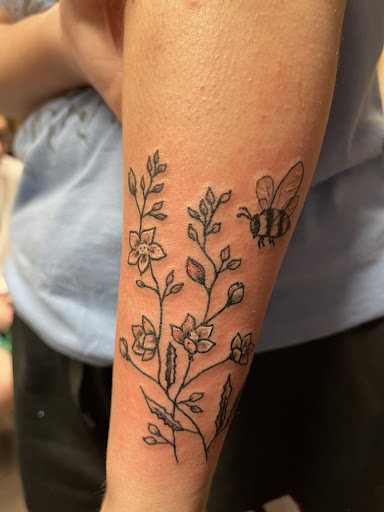 Tattoo Shop «Paparazzi Tattoos & Bod», reviews and photos, 408 S 11th St, Niles, MI 49120, USA