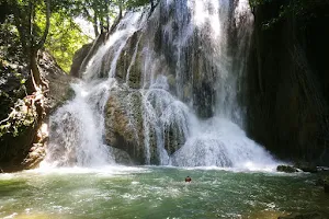 Air terjun Semporon Tangkel waterfall image
