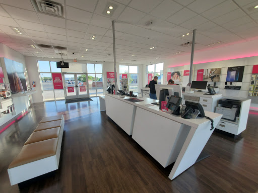 Cell Phone Store «T-Mobile», reviews and photos, 2941 Veterans Memorial Pkwy, St Charles, MO 63303, USA