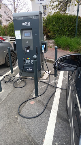 Borne de recharge de véhicules électriques SDE Ille-et-Vilaine Charging Station Le Rheu