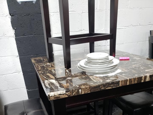 Flea Market «Springfield Flea Market & Gifts», reviews and photos, 1325 E Trafficway St, Springfield, MO 65802, USA