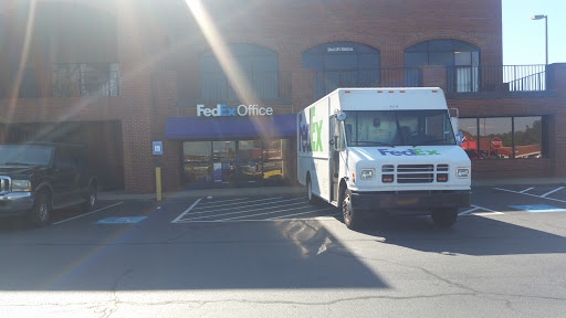 Print Shop «FedEx Office Print & Ship Center», reviews and photos, 440 Ernest W Barrett Pkwy NW #68, Kennesaw, GA 30144, USA