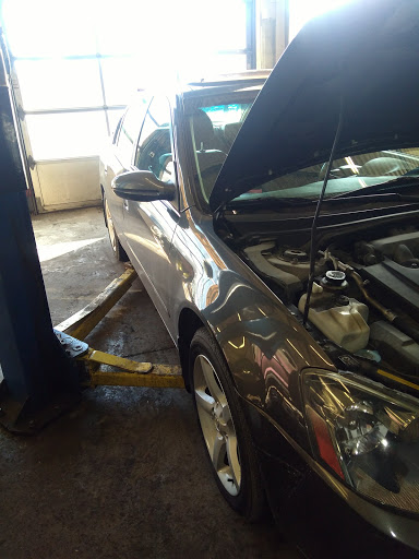 Auto Repair Shop «Meineke Car Care Center», reviews and photos, 2401 Westown Pkwy, West Des Moines, IA 50266, USA