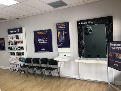 Cell Phone Store «MetroPCS Authorized Dealer», reviews and photos, 4644 W Gandy Blvd, Tampa, FL 33611, USA