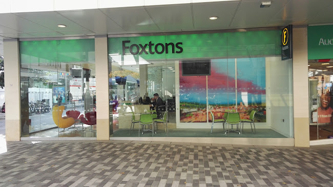 Reviews of Foxtons Woking Estate Agents in Woking - Real estate agency
