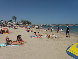 Photo de Playa Den Bossa avec un niveau de propreté de très propre