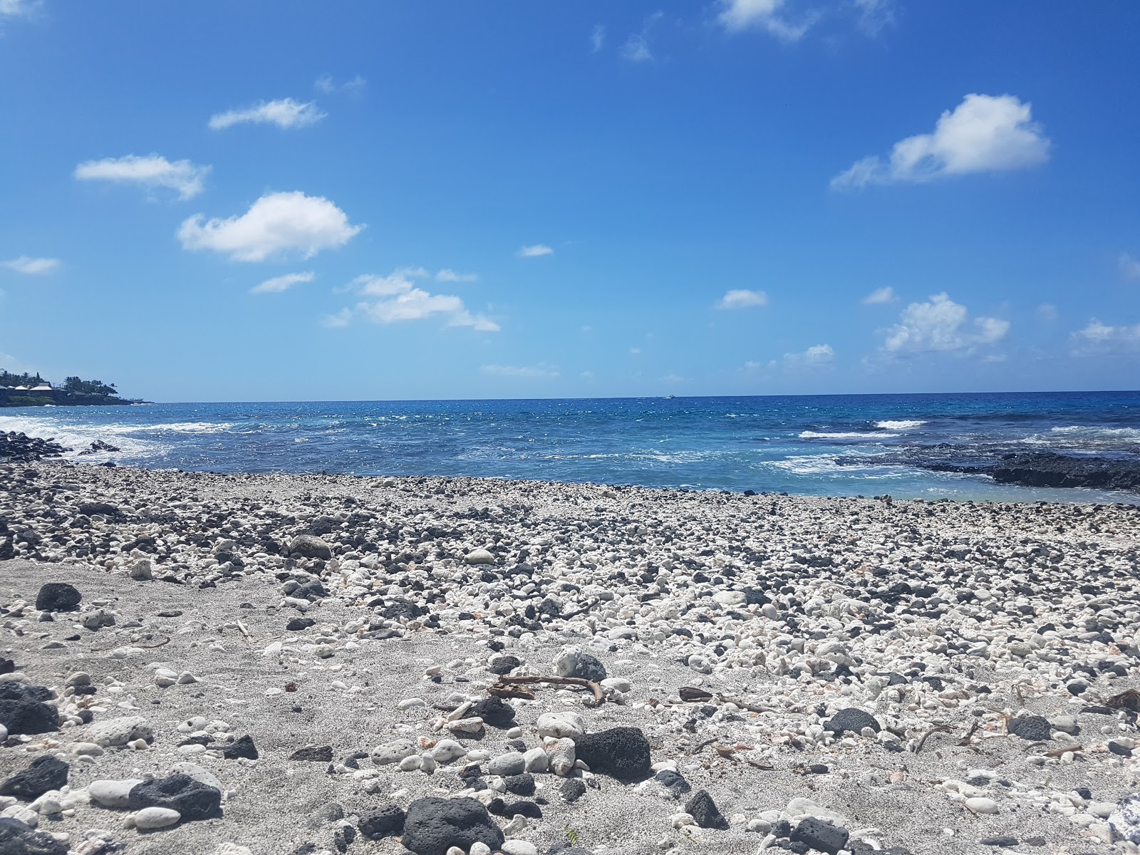 Pahoehoe Beach'in fotoğrafı küçük bir koy ile birlikte