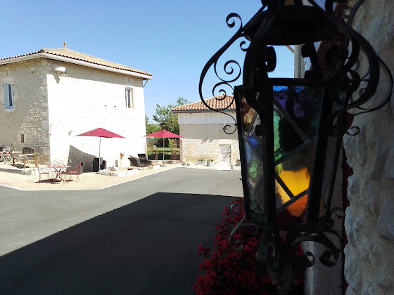Extérieur Chambre d'hôtes Du Blé Au Tournesol 16250 Val des Vignes