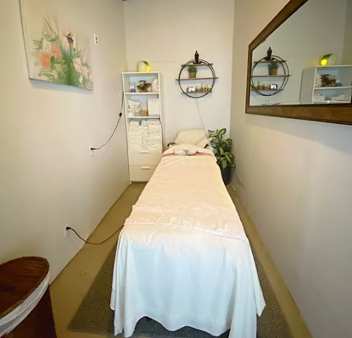 Hair Salon «Lovely Nails & Beauty Salon», reviews and photos, 6524 NE 181st St, Kenmore, WA 98028, USA