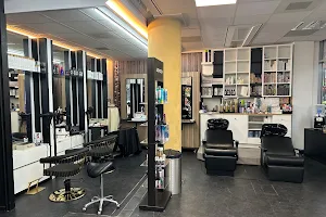 Golden scissor barbershop image