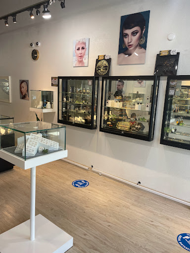 Tattoo Shop «Deep Roots Tattoo and Body Piercing», reviews and photos, 209 Bellevue Way NE, Bellevue, WA 98004, USA