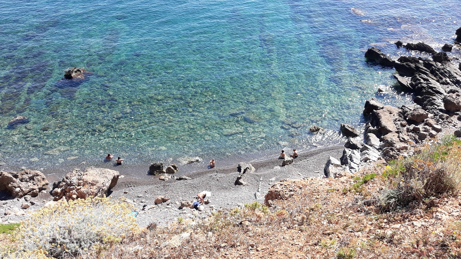 Valokuva Spiaggia de Rotoloista. pinnalla turkoosi puhdas vesi:n kanssa