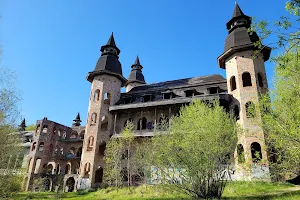 Nieukończony "zamek" w Łapalicach image