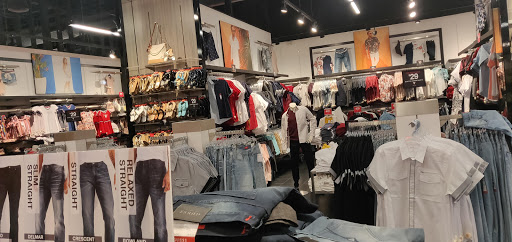 Clothing Store «GUESS Factory», reviews and photos, 12801 W Sunrise Blvd #631, Sunrise, FL 33323, USA