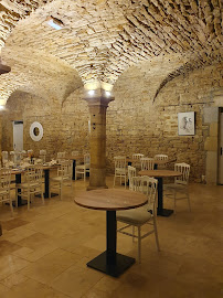 Atmosphère du Restaurant La cerise sur le Château à Bersaillin - n°2