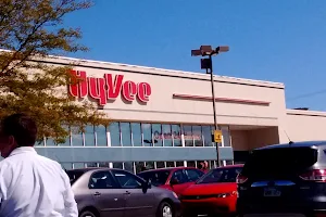 Hy-Vee Grocery Store image