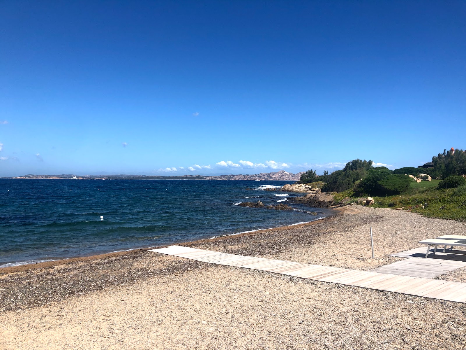 Zdjęcie Spiaggia Cala del Faro częściowo obszar hotelowy