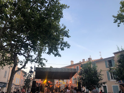 Place de la Mairie à Le Beausset