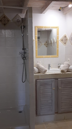 Photos du propriétaire Chambre d'hôtes chambres d'hôtes le vignoble CUCURON 84160 Cucuron