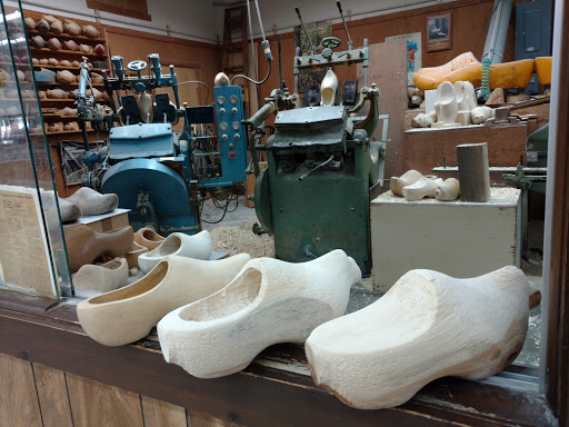 Pottery Store «De Klomp Wooden Shoe & Delftware Factory», reviews and photos, 12755 Quincy St, Holland, MI 49424, USA