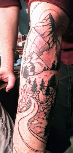 Tattoo Shop «Righteous Tattoo Studio», reviews and photos, 609 E Front St, Bonner Springs, KS 66012, USA