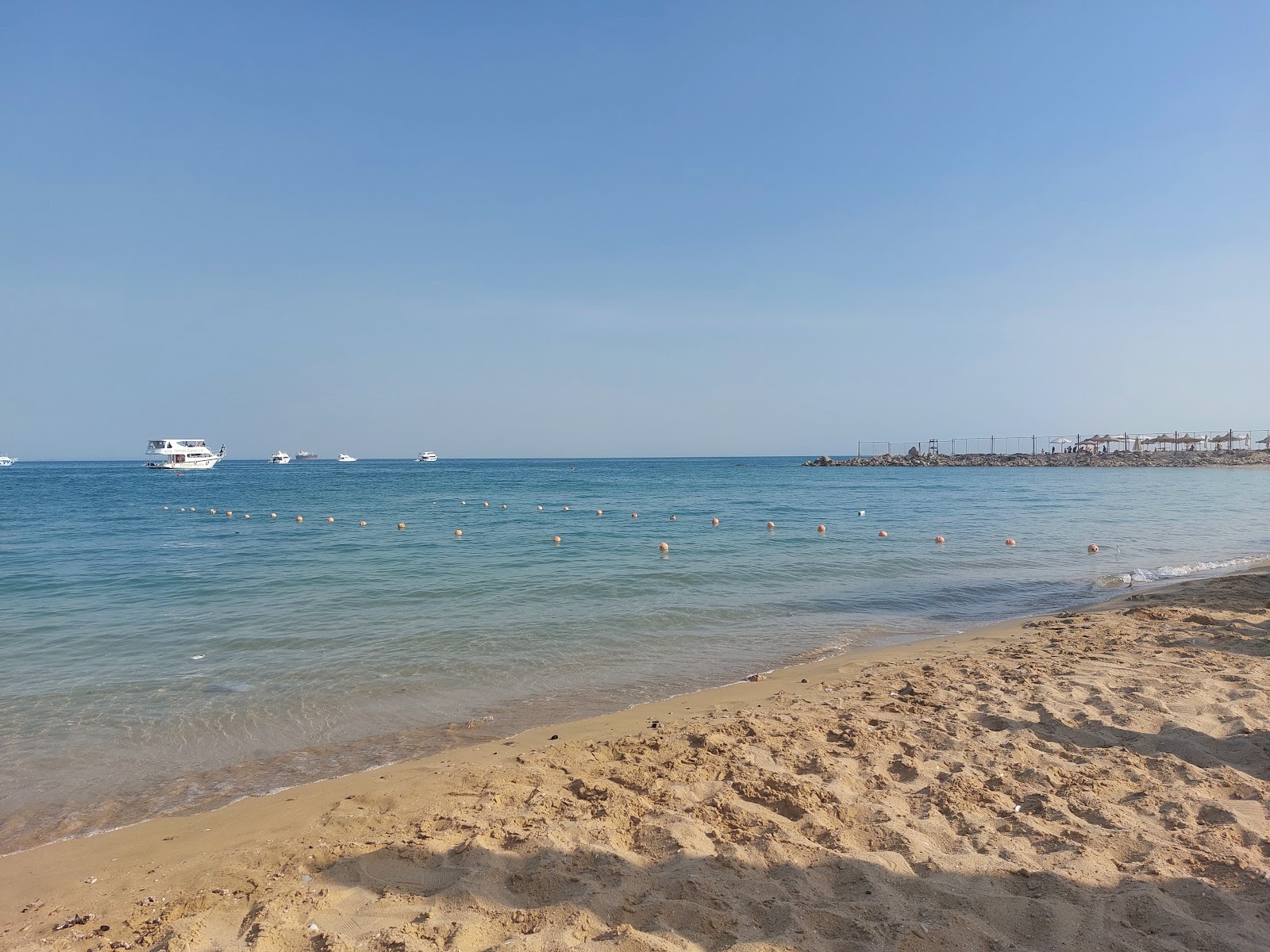 Φωτογραφία του Παραλία Γκαρντένια με φωτεινή άμμος επιφάνεια