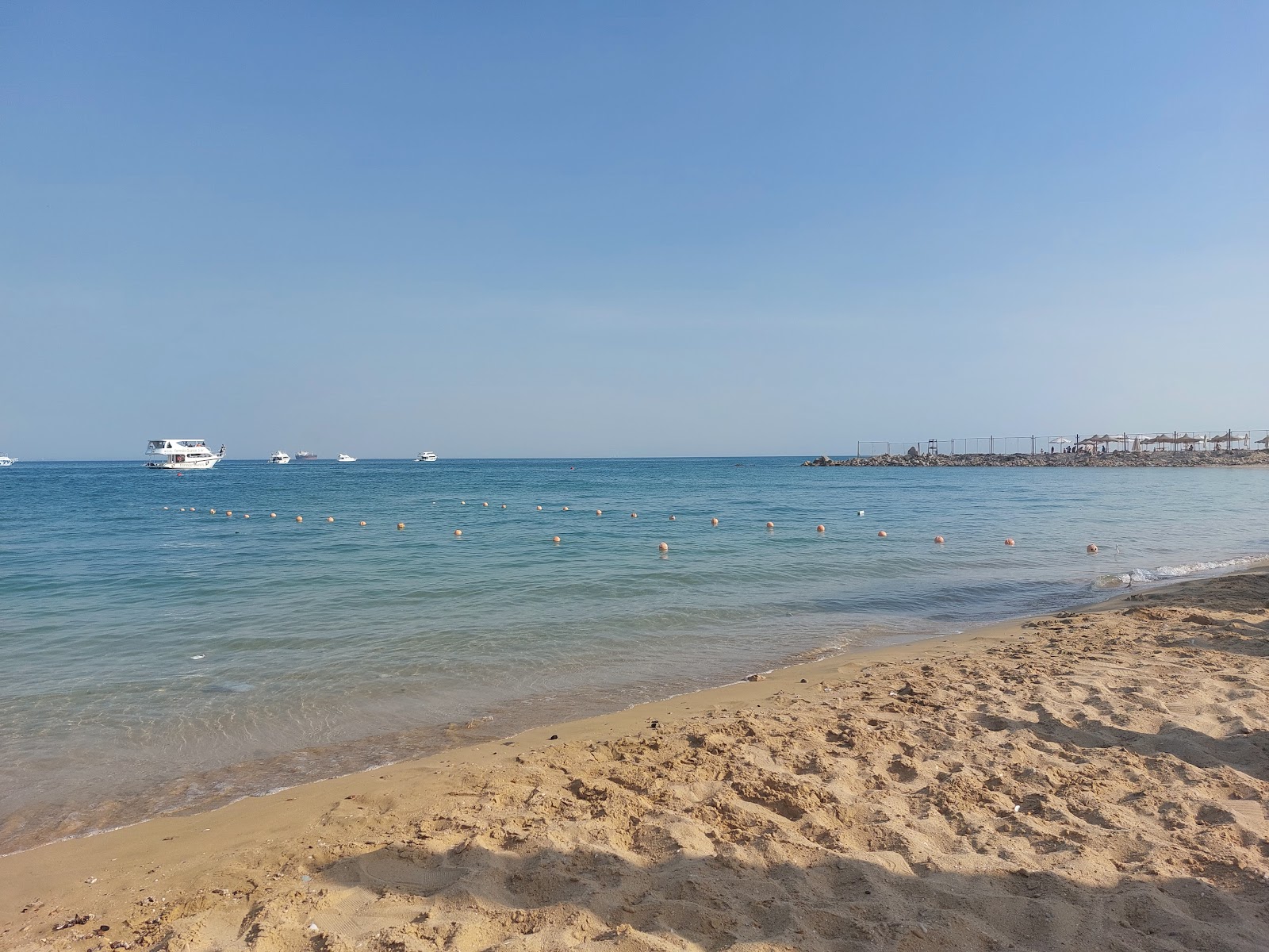 Foto van Gardenia Strand met beige zand oppervlakte