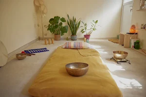 Harmoniazen - Bénédicte Moufflet - Thérapie Holistique - Massage - Sonothérapie - Pratiques Chamaniques image