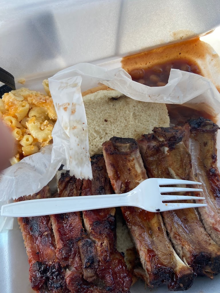 Big Ed's BBQ (food trailer) 45404