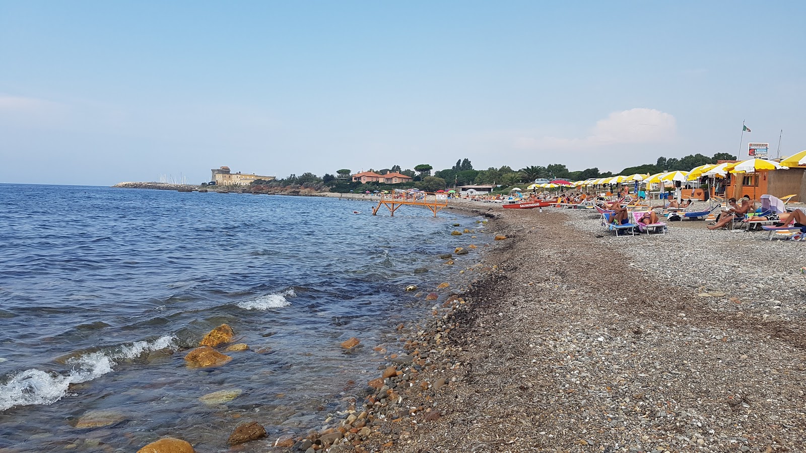 Photo of Bumba Beach with partly clean level of cleanliness