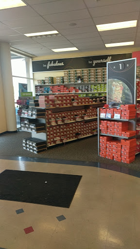 Shoe Store «Shoe Carnival», reviews and photos, 3800 Merle Hay Rd, Des Moines, IA 50310, USA