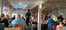 Atmosphère du Restaurant de fruits de mer Restaurant de la Marée à Grandcamp-Maisy - n°6