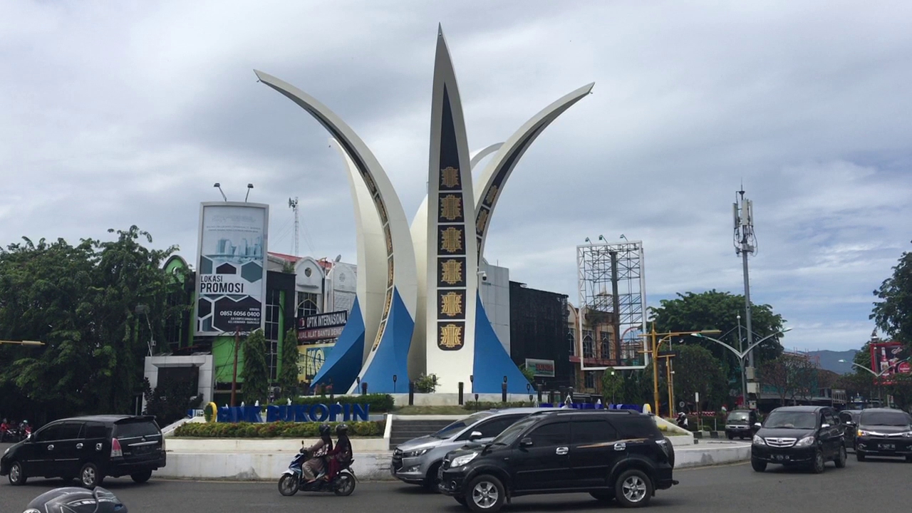 Tugu Simpang Lima