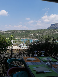 Photo n°24 de La Guinguette du Lac à Aiguines ()