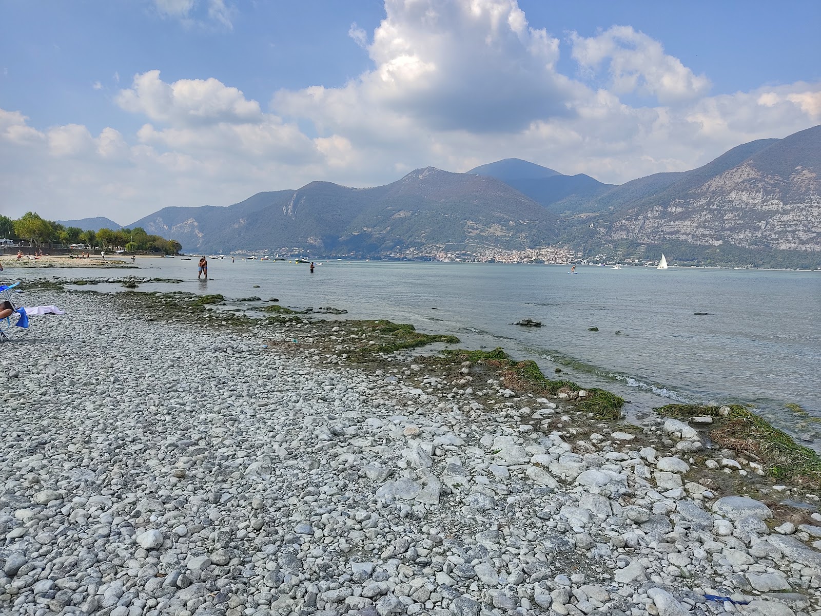 Spiaggetta Via Dei Mille'in fotoğrafı geniş bir kıyı şeridi ile birlikte