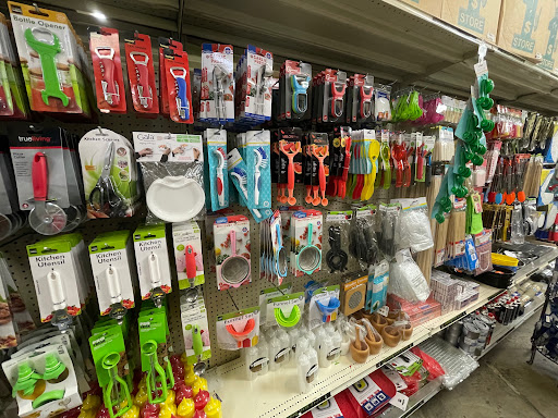 Dollar Store «Dollar King LC», reviews and photos, 3433 Foothill Blvd, La Crescenta, CA 91214, USA