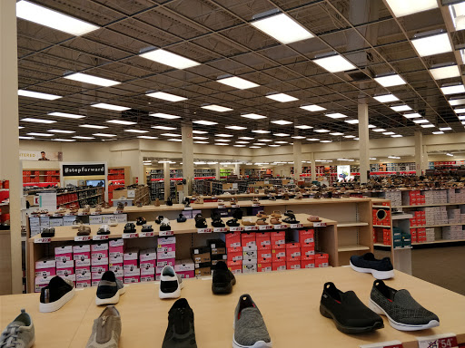 Shoe Store «Famous Footwear», reviews and photos, 1665 Olentangy River Rd, Columbus, OH 43212, USA