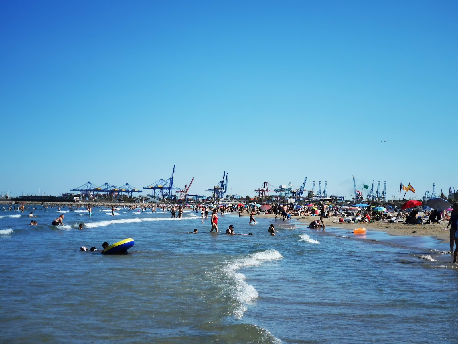 Foto de Playa de la Malva-rosa - lugar popular entre los conocedores del relax