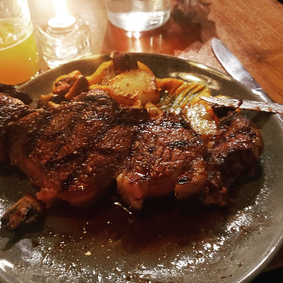 The Peppermill: Steakhouse and Cocktail