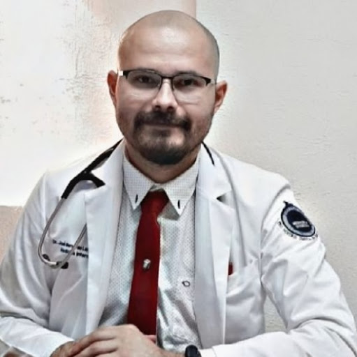 Dr. Bernardo Lara, Internista