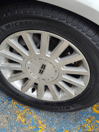 Tire Shop «Discount Tire», reviews and photos, 5505 South La Grange Road, Countryside, IL 60525, USA