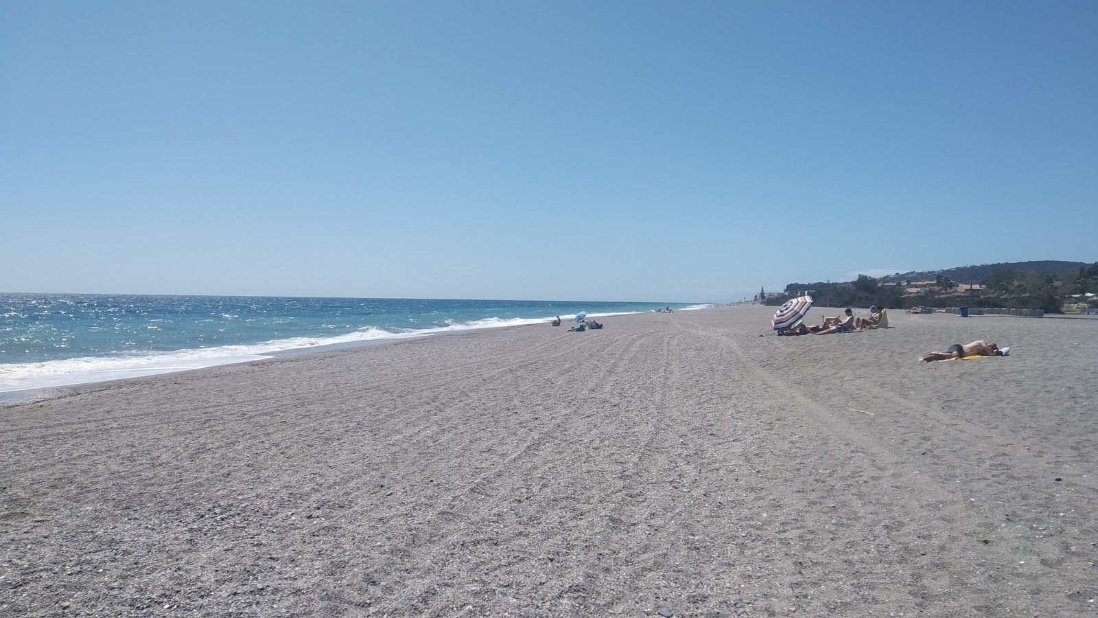 Photo de Playa de la Duquesa - recommandé pour les voyageurs en famille avec des enfants