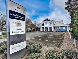 Lumino Implant Centre