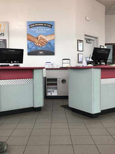 Tire Shop «Discount Tire Store - Irving, TX», reviews and photos, 3516 W Airport Fwy, Irving, TX 75062, USA