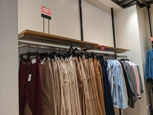 Clothing Store «Express», reviews and photos, 3101 Steinway St, Astoria, NY 11103, USA