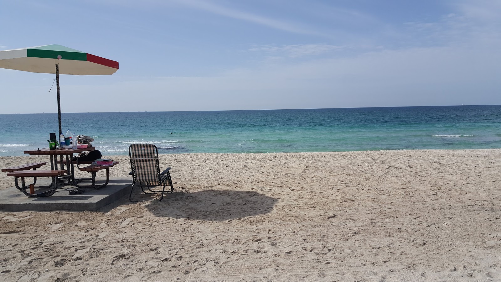 Foto di Al Hamriyah Public beach e l'insediamento