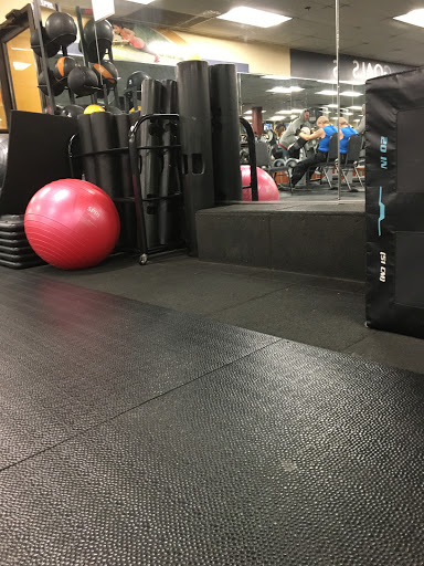 Gym «24 Hour Fitness», reviews and photos, 589 Tuckahoe Rd, Yonkers, NY 10710, USA